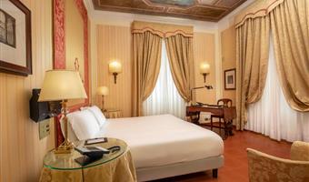 1 king bed, non-smoking, deluxe room, convertible into two twin beds