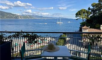 1 queen and 1 single, sea view, terrace