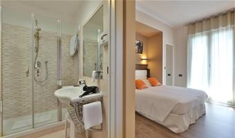 1 queen and 1 single, sea view, terrace