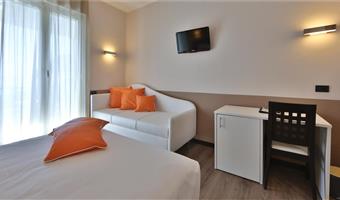 1 queen and 1 single, sea view, terrace