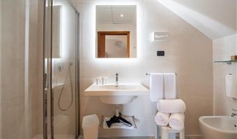 1 queen and 1 single, sea view, terrace