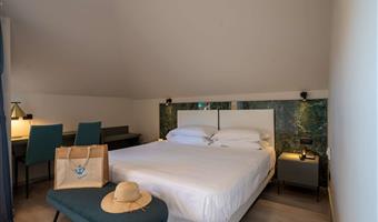 suite-1 queen bed, two bedrooms, sofabed for one person, two balconies, sea view, living room, 2 bathrooms