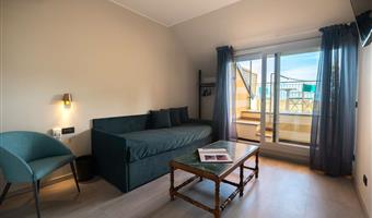 suite-1 queen bed, two bedrooms, sofabed for one person, two balconies, sea view, living room, 2 bathrooms