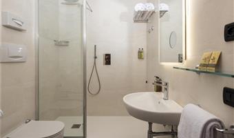 1 queen bed, non-smoking, superior room, sofabed for one person up to 12 years, side sea view, convertible into two twin beds