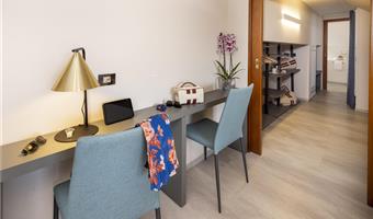 1 queen and 1 single, non-smoking, deluxe room, sea view, two balconies, two bathrooms