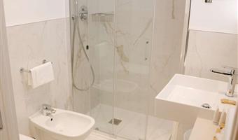 1 queen and 1 single, non-smoking, deluxe room, sea view, two balconies, two bathrooms