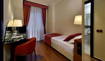 1 single bed, comfort room