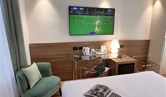 1 single bed, comfort room