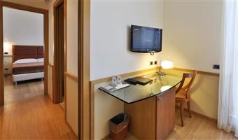 1 queen and 1 single, comfort room, triple room