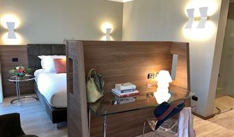 1 queen and 1 single, comfort room, triple room