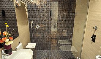 1 queen and 1 single, comfort room, triple room