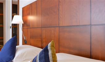 1 queen and 1 single, standard triple room