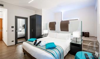 1 queen bed, junior suite, free internet