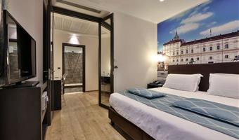 1 queen 2 single beds, classic room, free internet access