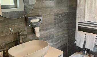 apartment - 2 queen 2 single beds, non-smoking, three bedrooms, two levels, exercise bike, turkish bath, kitchen