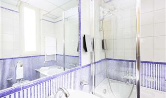 1king 2 single beds, family room