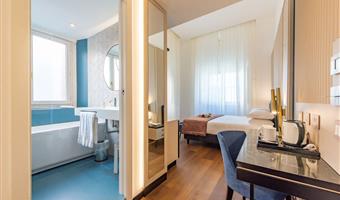 1 king bed, non-smoking, deluxe room