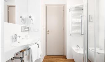 1 queen bed, superior room