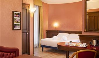 1 queen bed, non-smoking, junior suite