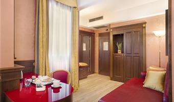 1 queen bed, non-smoking, junior suite