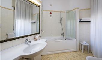 1 king bed, non-smoking, comfort room, extra bed on request