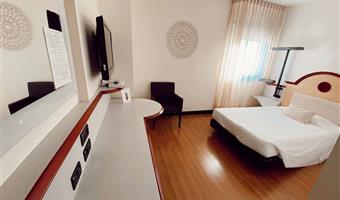 1 single bed, french size, superior room, bathrobe and slippers, 32-inch lcd television, free sky-tv, free garage