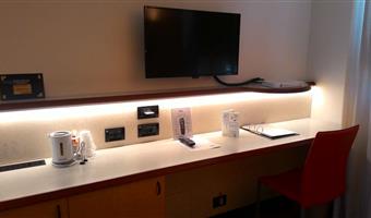 1 single bed, french size, superior room, bathrobe and slippers, 32-inch lcd television, free sky-tv, free garage