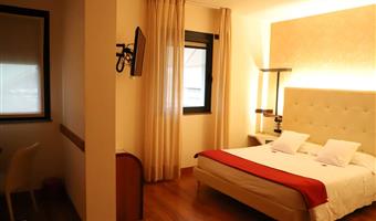 1 king bed, family room, sofabed