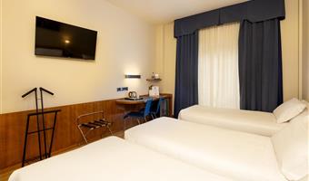 3 single beds or 1 queen size bed and 1 single bed, standard room, triple room, wi-fi