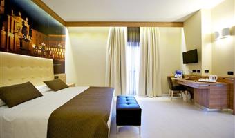 1 queen bed, deluxe room, balcony, espresso machine, wi-fi