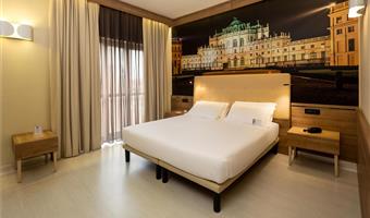 1 queen bed, deluxe room, balcony, espresso machine, wi-fi