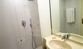 1 king bed, standard room, wi-fi, premium tv channels