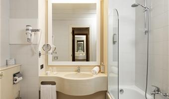 2 single beds, standard room, wi-fi, premium tv channels