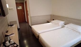 1king 2 single beds, extra bed, family room, 2 connecting rooms, wi-fi, premium tv channels