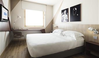 1 queen bed, non-smoking, comfort room, parquet floor