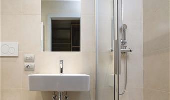 1 queen bed, non-smoking, comfort room, parquet floor
