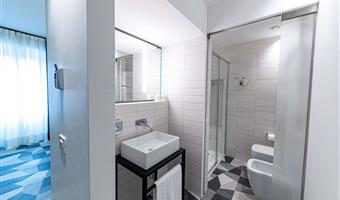 1 queen bed, superior room