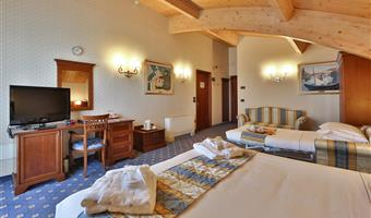 2 single beds, standard room