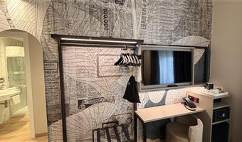 1 queen bed, non-smoking, comfort room