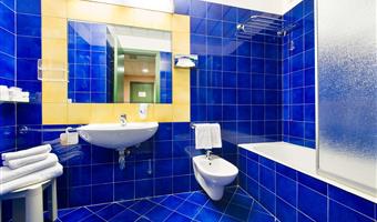 2 single beds, standard room, wi-fi, lcd tv with satellite, kettle set