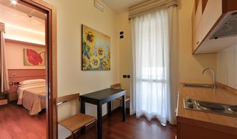 1 queen and 1 single, apartment in annex building, 2 rooms, kitchenette