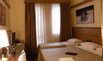 1 queen 2 single beds, classic room in annex building