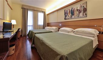 1 queen 2 single beds, classic room in annex building