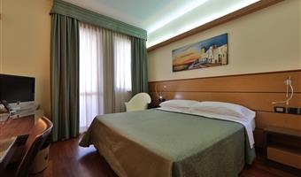 1 queen bed, classic room in annex building