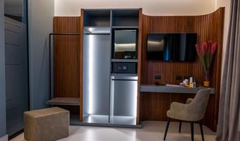 1 queen and 1 single, superior room, air-conditioned, high speed internet access