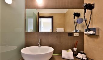 1 double bed, non-smoking, standard room, french size bed 140 cm