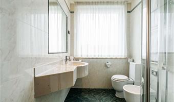 3 single beds, superior room, wi-fi, free pay tv