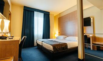 2 single beds, superior room, wi-fi, free pay tv