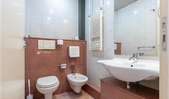 1 queen bed, economy