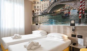 1 king bed, classic room, twin on request